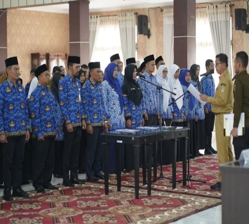 Bupati Khairunas Lantik Sejumlah Pejabat Administrator